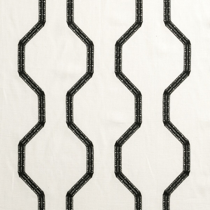 Bw1012 Black/White by Clarke And Clarke Fabric CLARKE & CLARKE BLACK + WHITE - India - Horizontal: 9.06 and Vertical: 9.06 55 - Fabric Carolina -