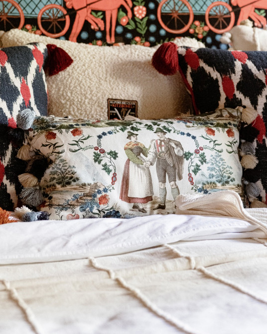 LANDHAUSMODE Cushion - Rectangular (LC40198) by Mind The Gap | LC40198 | TYROL APRES-SKI | 50 x 30 cm | Blue, White, Green, Red | Fringes all around | Duck feather | 56% Cotton, 44% Linen | Fabric Carolina | https://www.fabriccarolina.com/