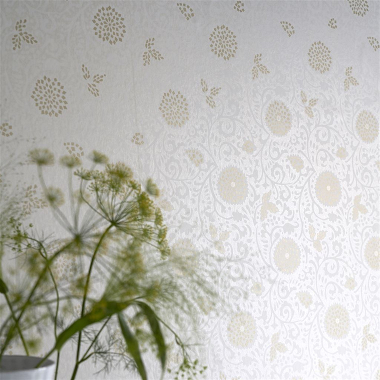 Designers Guild Porcelaine De Chine Wallpaper Patterned Shaqui Wallpaper Styled Room Shot