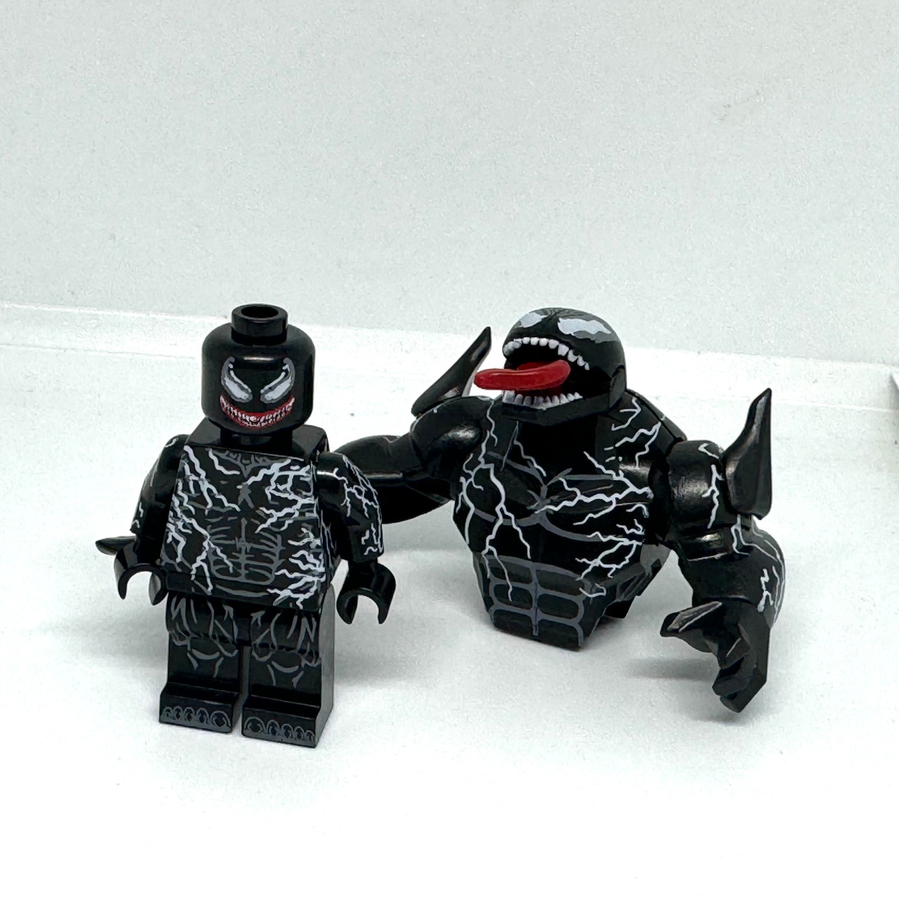 Venom Minifigure Marvel Superhero Big Fig - Main Image