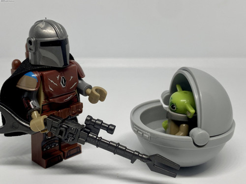 Mandalorian and Baby Yoda Minifigures Star Wars Din Djarin and Grogu with Amban Rifle Mandalorian and Baby Yoda Minifigures Star Wars Din Djarin and Grogu with Amban Rifle