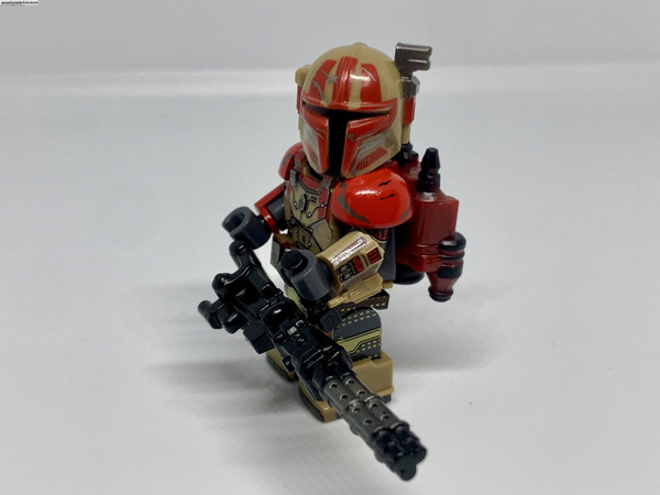 Heavy Mandalorian Minifigure Star Wars Mandalorian Death Watch Warrior (Red/Tan)