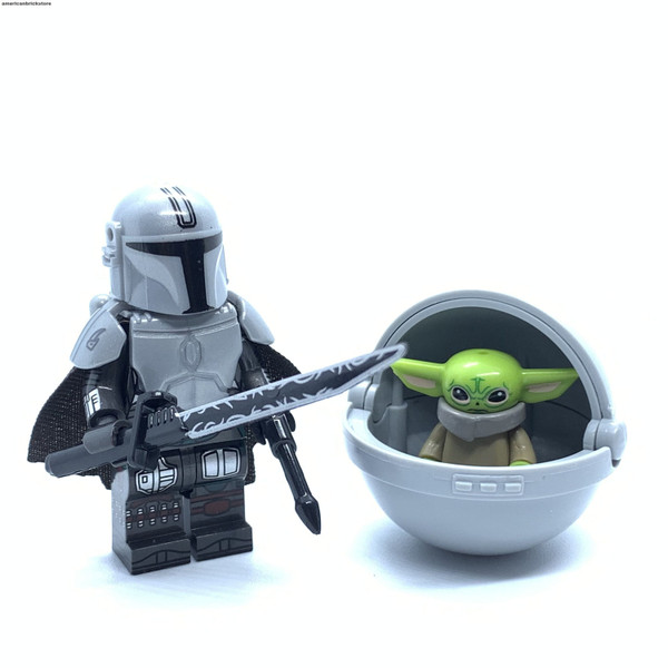 Mandalorian and Baby Yoda Minifigures Star Wars Din Djarin and Grogu with Printed Darksaber