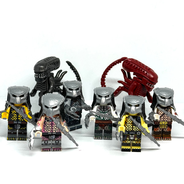 Alien Vs Predator Minifigure Set of 8