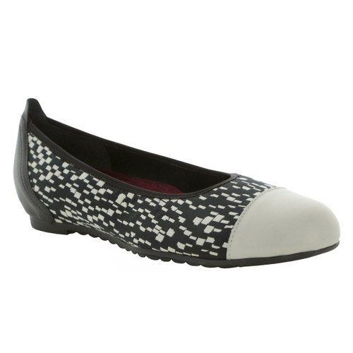 Munro Women's Henlee - Black / White Fabric / Pearl Kid - M183480 - Angle