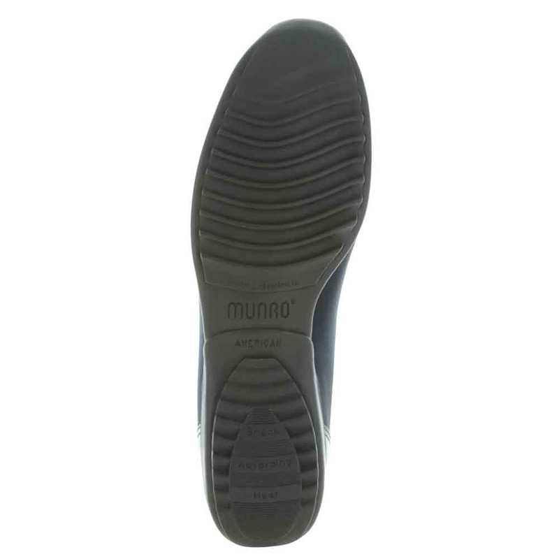 munro traveler slip on