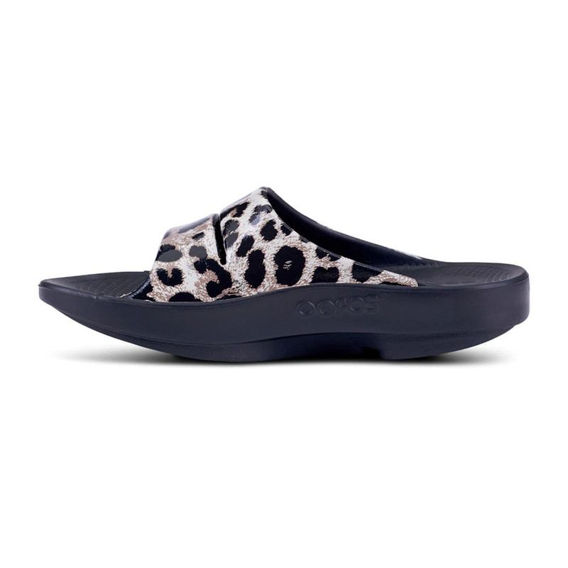 OOFOS Women's OOlala Luxe Limited - Cheetah