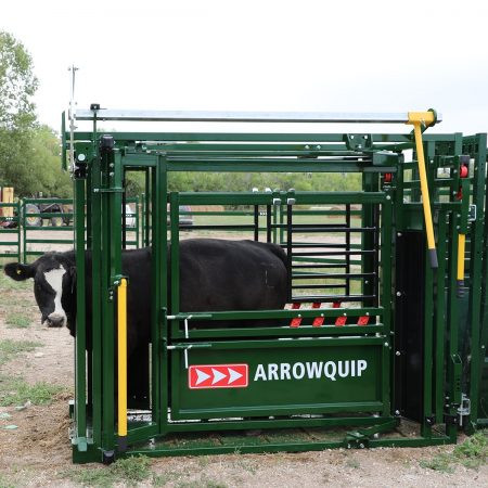 The 54 Series offers excellent access on the working side of the chute, including standard emergency exit, top and bottom swing-out access doors, two swing-out side access panels, and a fully removable needle access area. For extra access, add the Calf Restrainer Bar so you can fully open the emergency exit while keeping cows and calves safely contained for branding. Access on offside is limited to swing-out access panels only.
