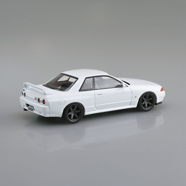 Aoshima 1/32 Scale Snap Kit #14-SP2 Nissan R32 Skyline GT-R Custom Wheels Crystal White Model Kit