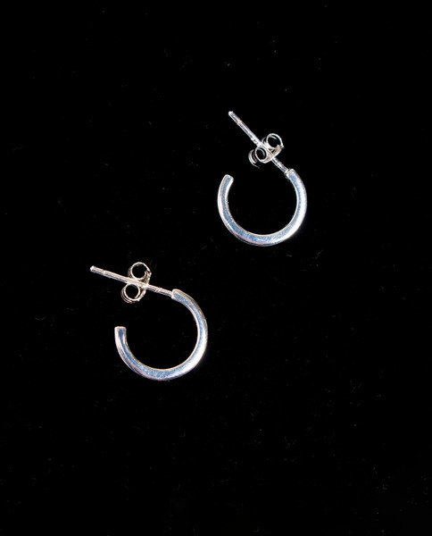 KRIS NATIONS Small Simple Hoop Earrings