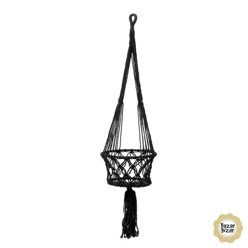 Een zwarte macrame hangmand met onderaan grote tassel in kleur zwart.