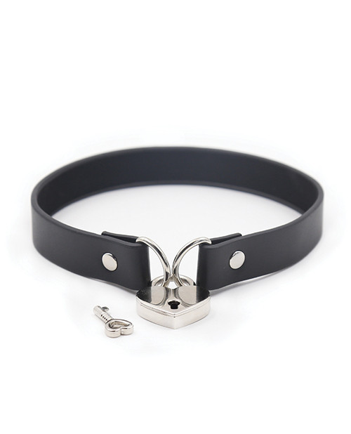 Plesur Pvc Collar With Heart Lock - Black
