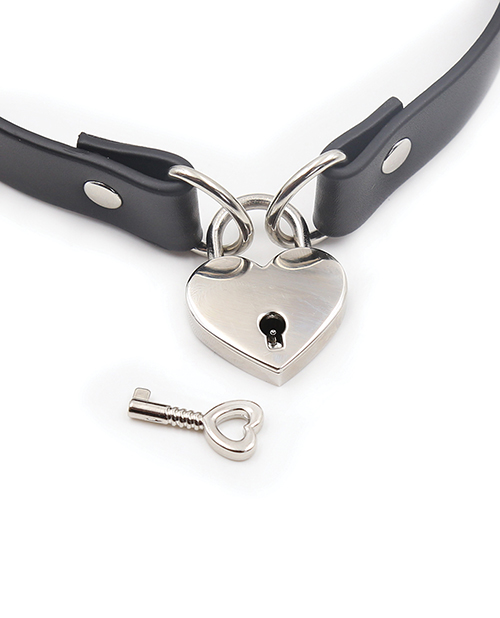 Plesur Pvc Collar With Heart Lock - Black