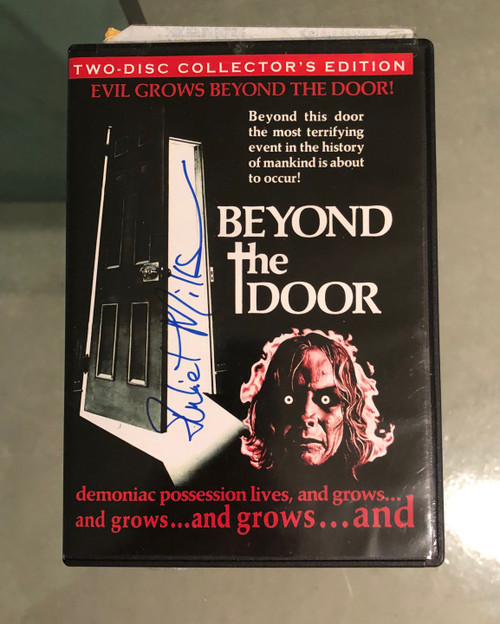 2-DISC COLLECTOR'S EDITION-BEYOND THE DOOR-DVD
signed by Juliet Mills