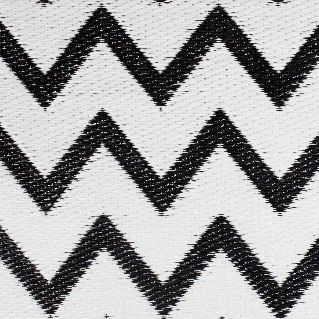 4' x 6' Black & White Chevron Rectangular Outdoor Area Rug Christmas