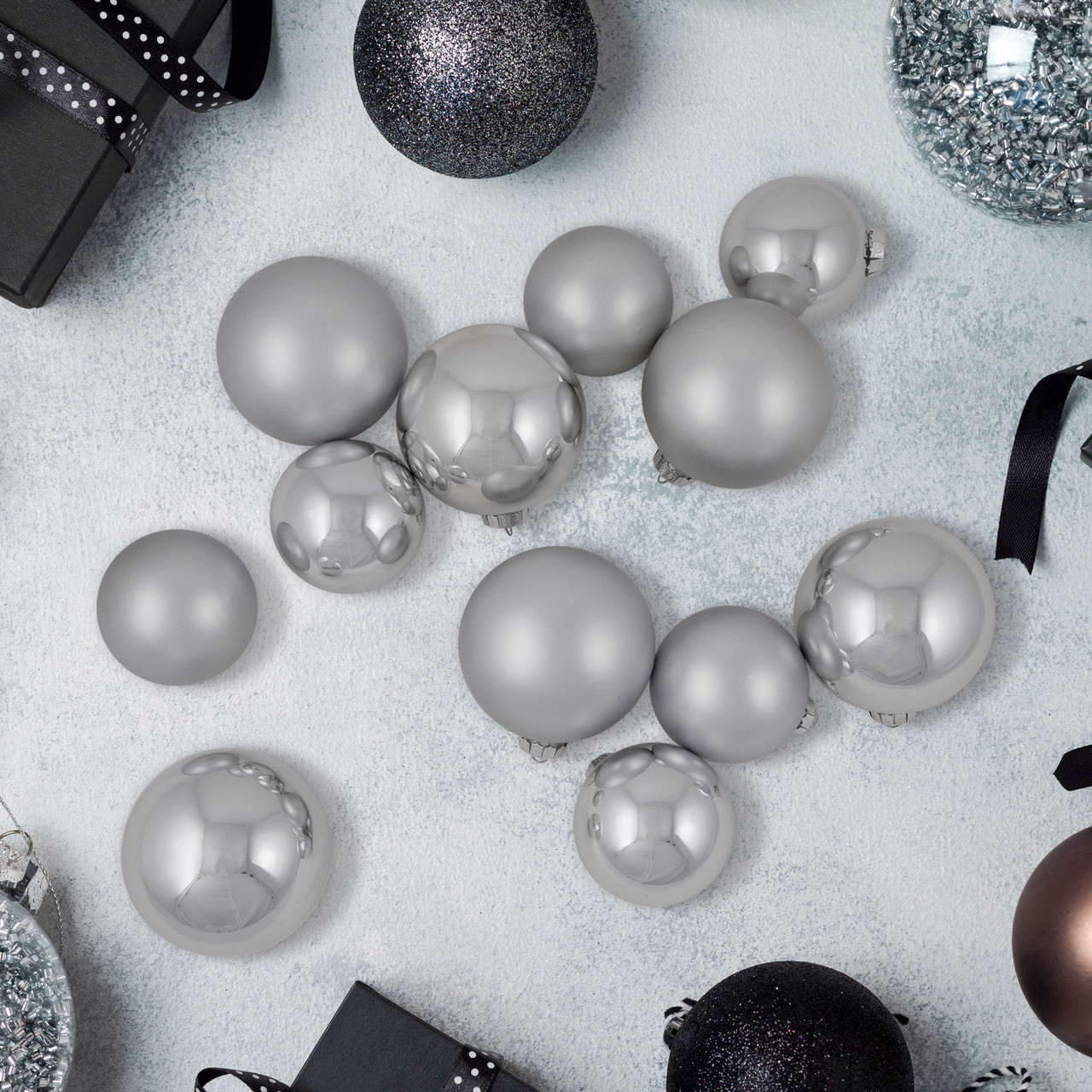Shiney and matte christmas glass ball ornaments burgundy