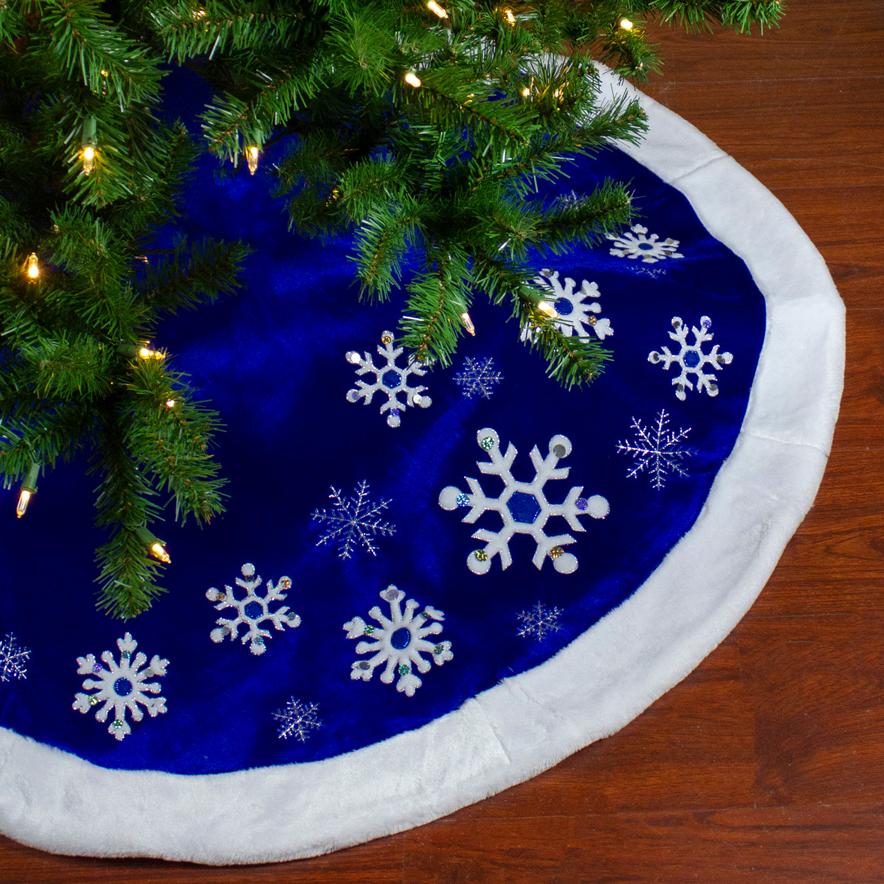 tree skirt with fur trim