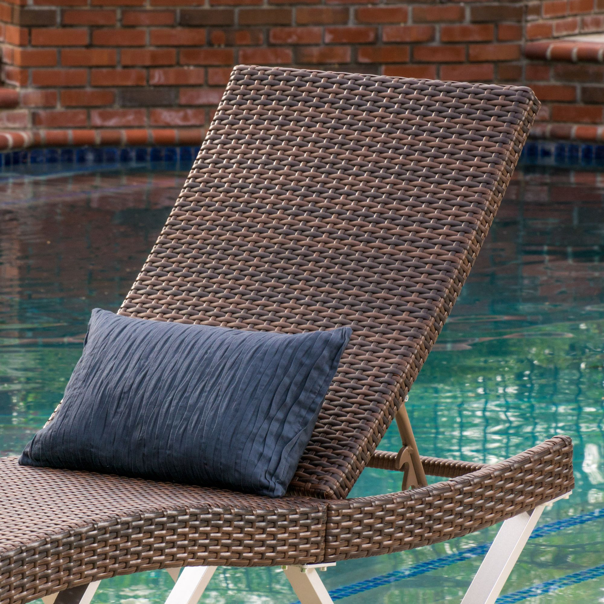 77.25" Brown Solid Contemporary Wicker Chaise Lounge Chair Christmas