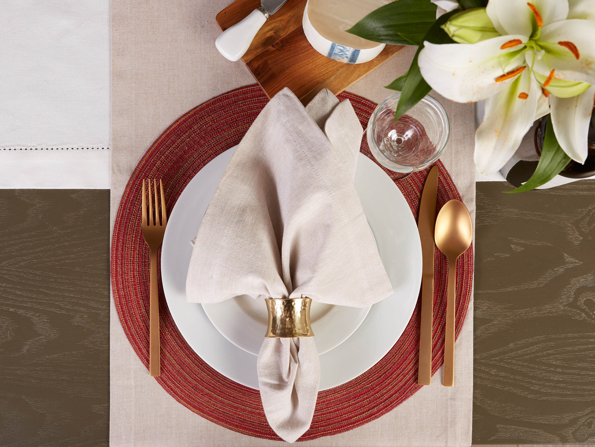 Set of 6 Variegated Red Round Woven Placemats 15" x 15" Christmas Central