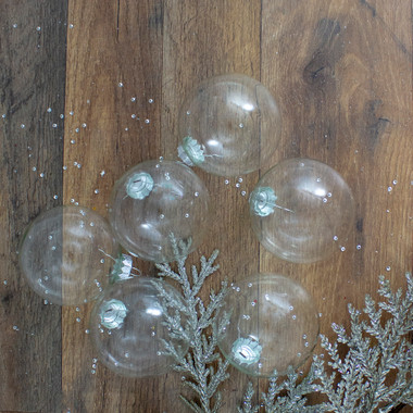 Clear Glass Gift Holly Ball