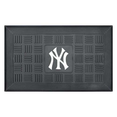 19.5" x 31.25" Black and White MLB New York Yankees Team Medallion Outdoor Door Mat - IMAGE 1