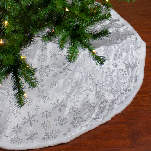 48" Silver and White Snowflakes Christmas Tree Skirt - IMAGE 1