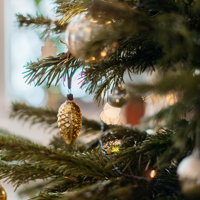 How to Buy the Best Realistic Artificial Christmas Tree You Can Afford