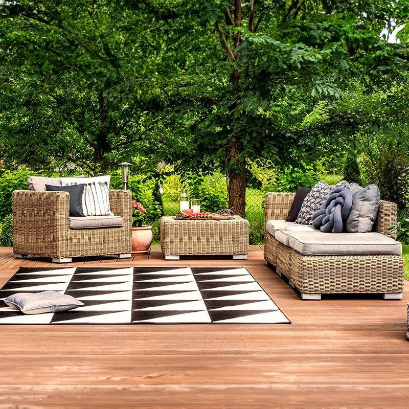 Comfort, Style, Durability: 3 Reasons Why You Should Use an Outdoor Rug on Your Patio or Deck