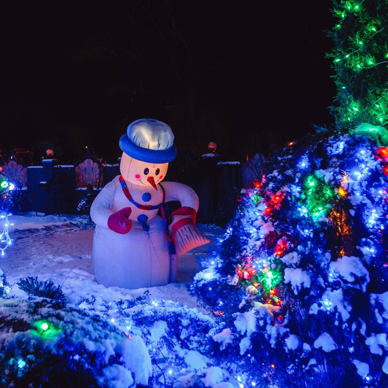 Giant Santas and Oversized Ornaments: Why Big Christmas Decorations are Trending