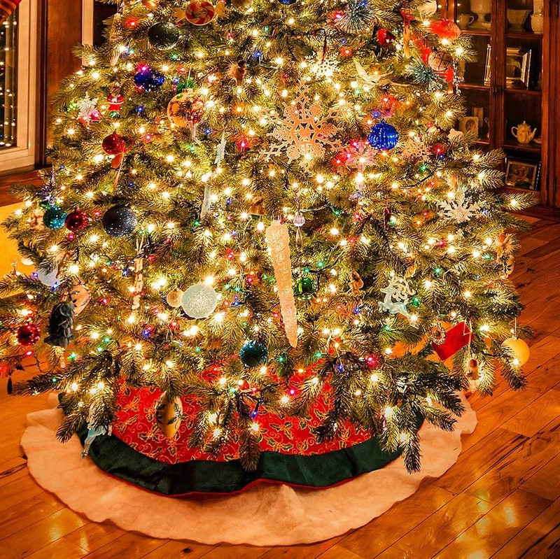 Tree Skirts vs. Tree Collars: How to Find Your Holiday Style