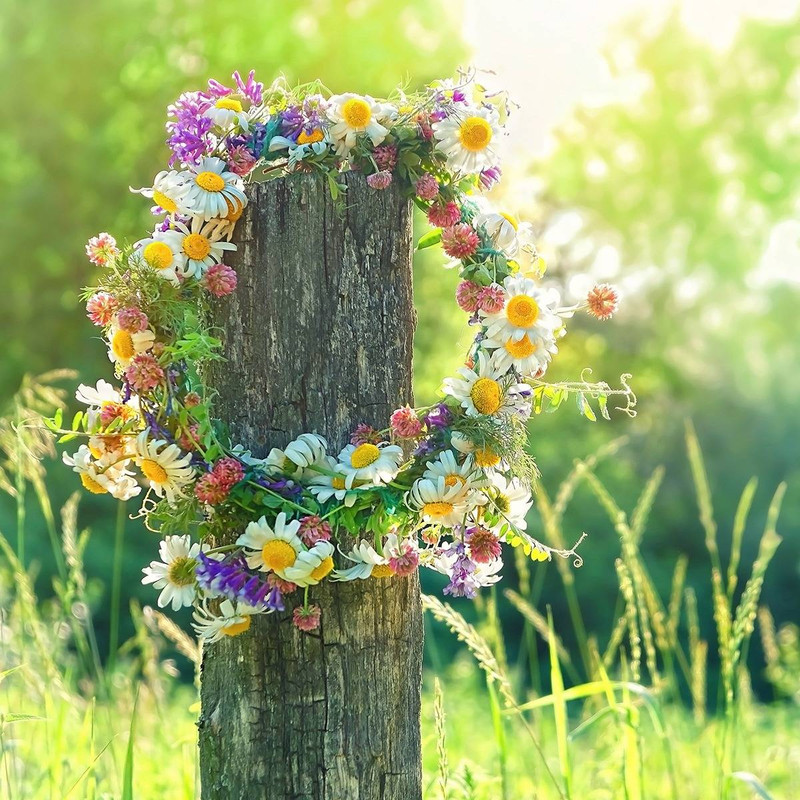 4 Stylish Ways to Greet the Season with a Spring Wreath