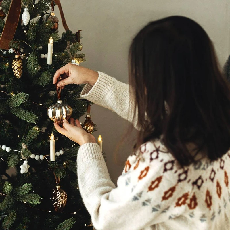 How Does a Designer Decorate a Christmas Tree? A Guide to Styling Your Tree Like a Professional