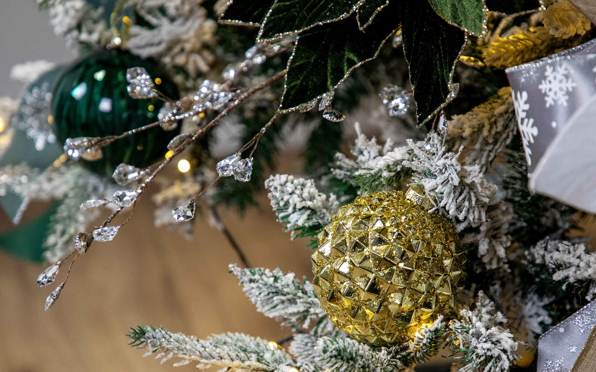 Christmas Tree Decorating  Tips On Picks & Sprays! 