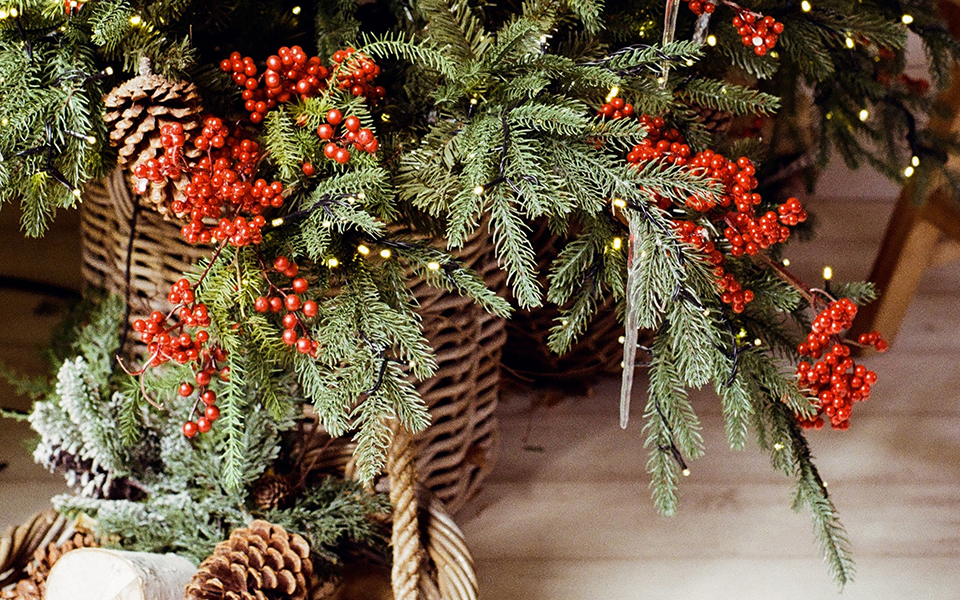 Uncovering the Decorator's Secret: How to Use Christmas Tree Picks and  Sprays - Christmas Central