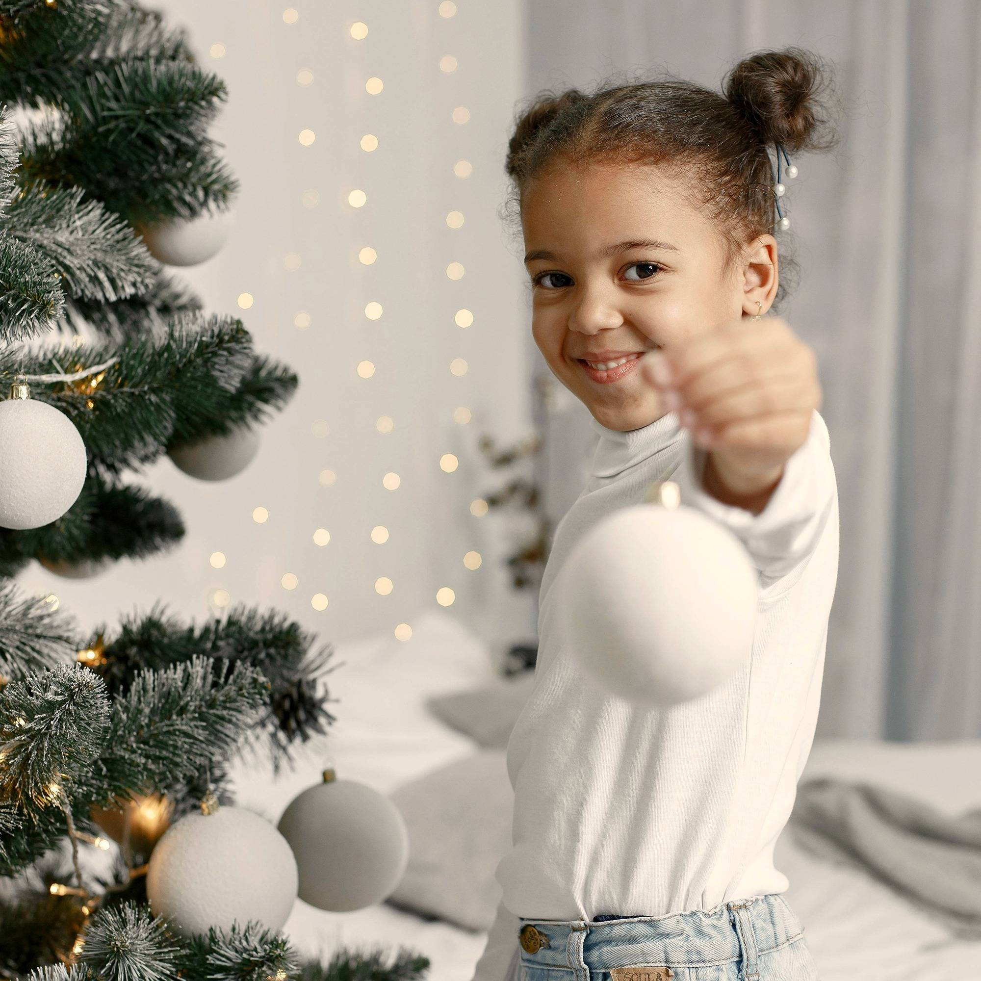 tree-trimming-tips-8-ways-to-improve-the-look-of-your-christmas-tree