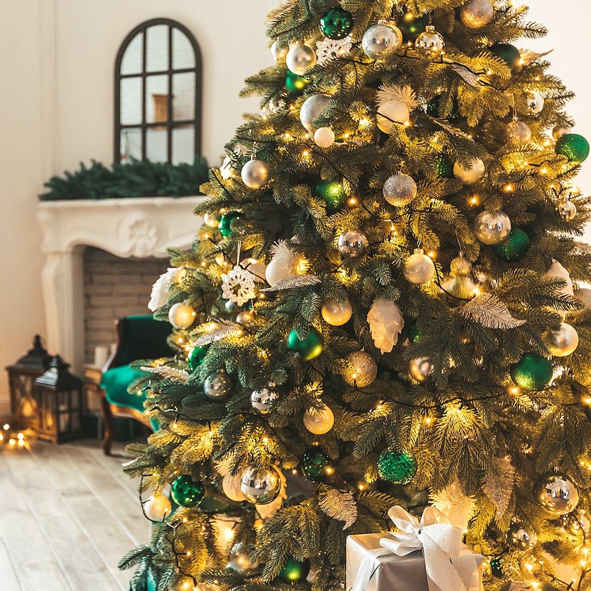 High Style: Best Value Christmas Trees for Homes with Tall Ceilings ...