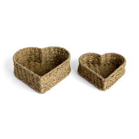 A set of two brown woven baskets shaped like hearts in two different sizes.