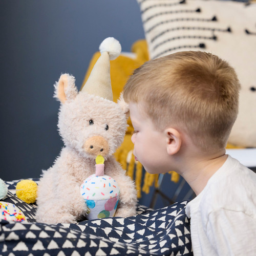 Piggy Wigg The Mechanical Singing Birthday Pig slide 