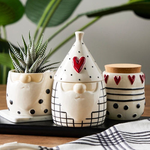 Gnome Planter - Red Heart slide 