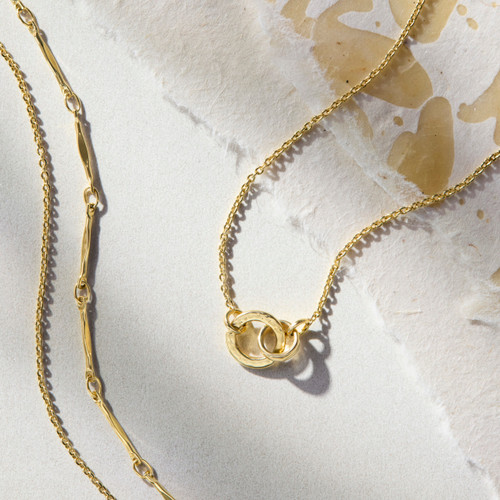 Gold Interlocking Necklace 16in slide