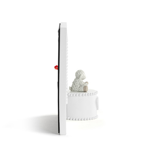 Jesus Loves Me Cream Lamb Musical Frame - 8x7in slide 