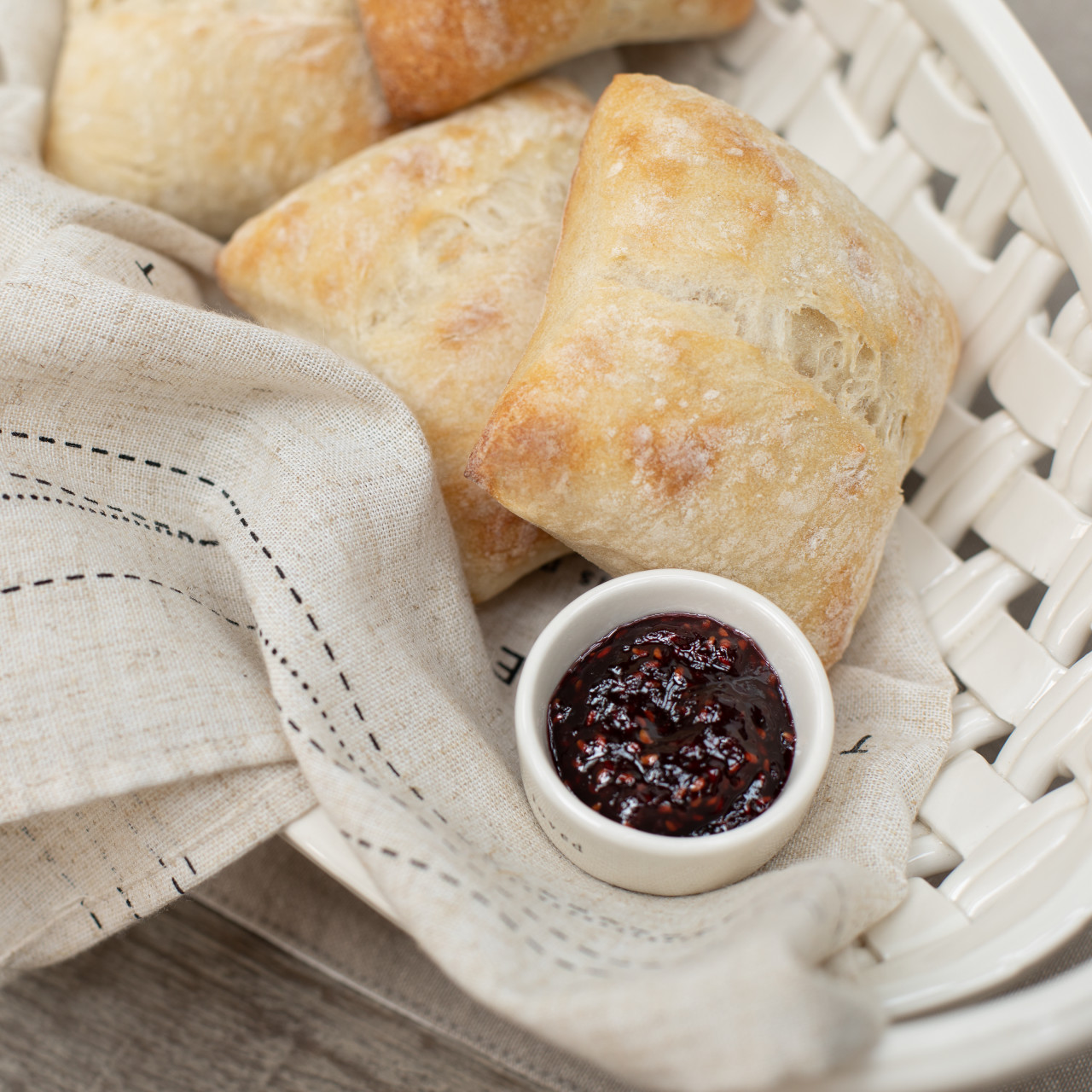 Gatherings Collection Ceramic Bread Basket With Towel thumbnail