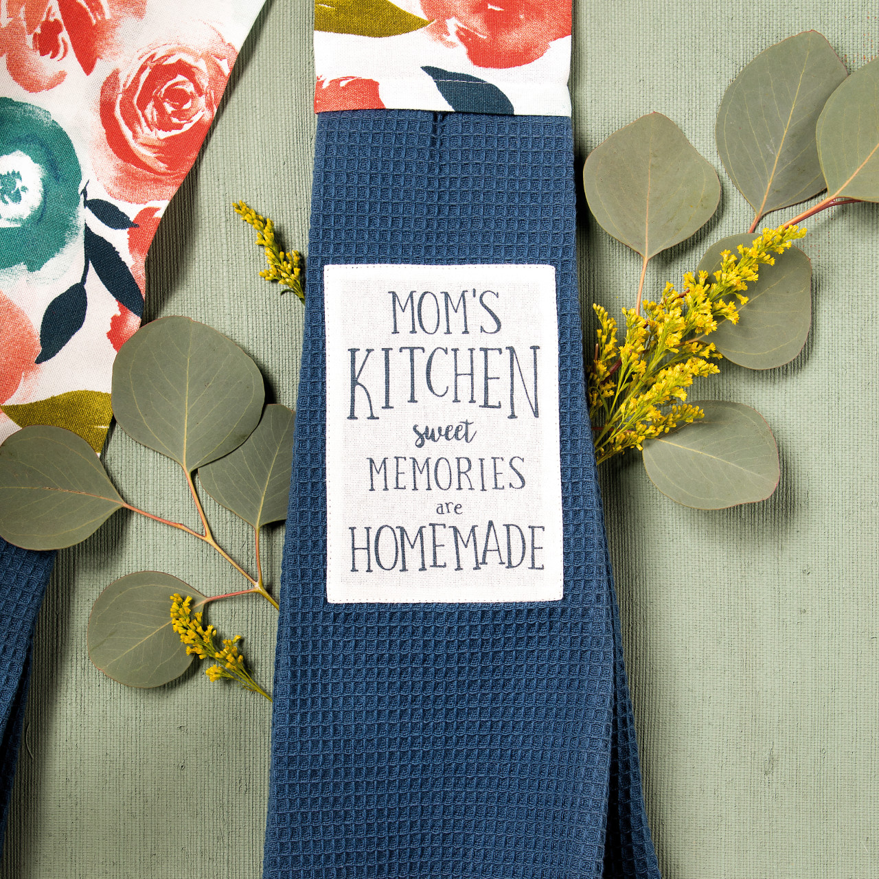 Mom's Kitchen Boa thumbnail