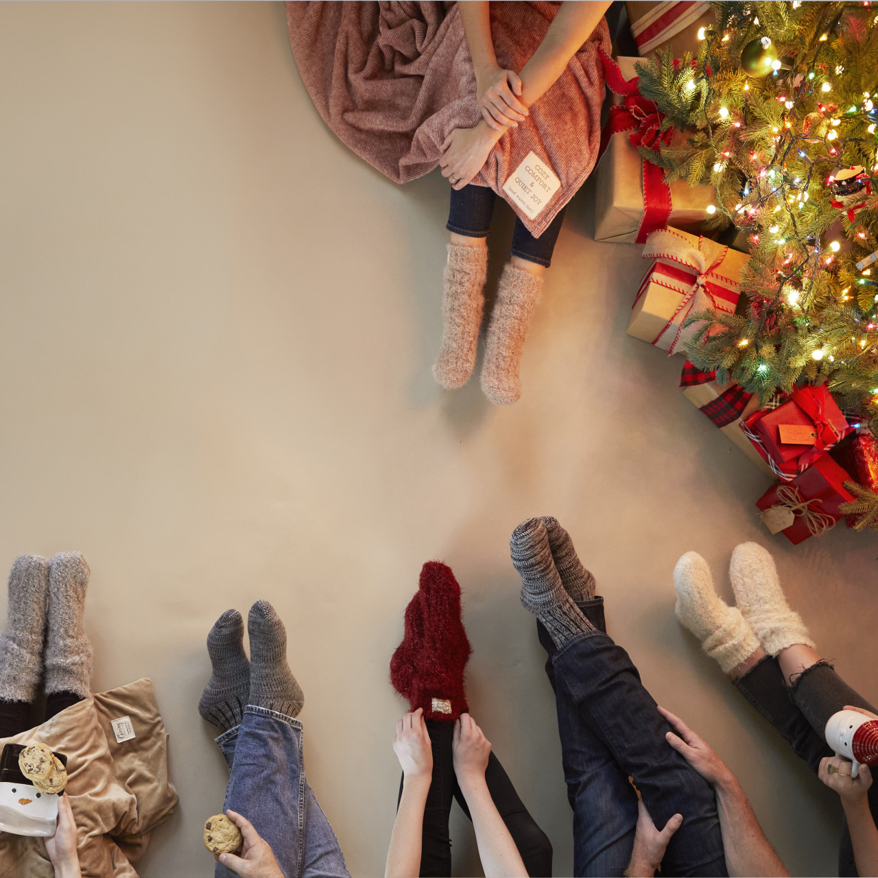 Giving Collection Vibrant Red Cozy Giving Socks Set thumbnail