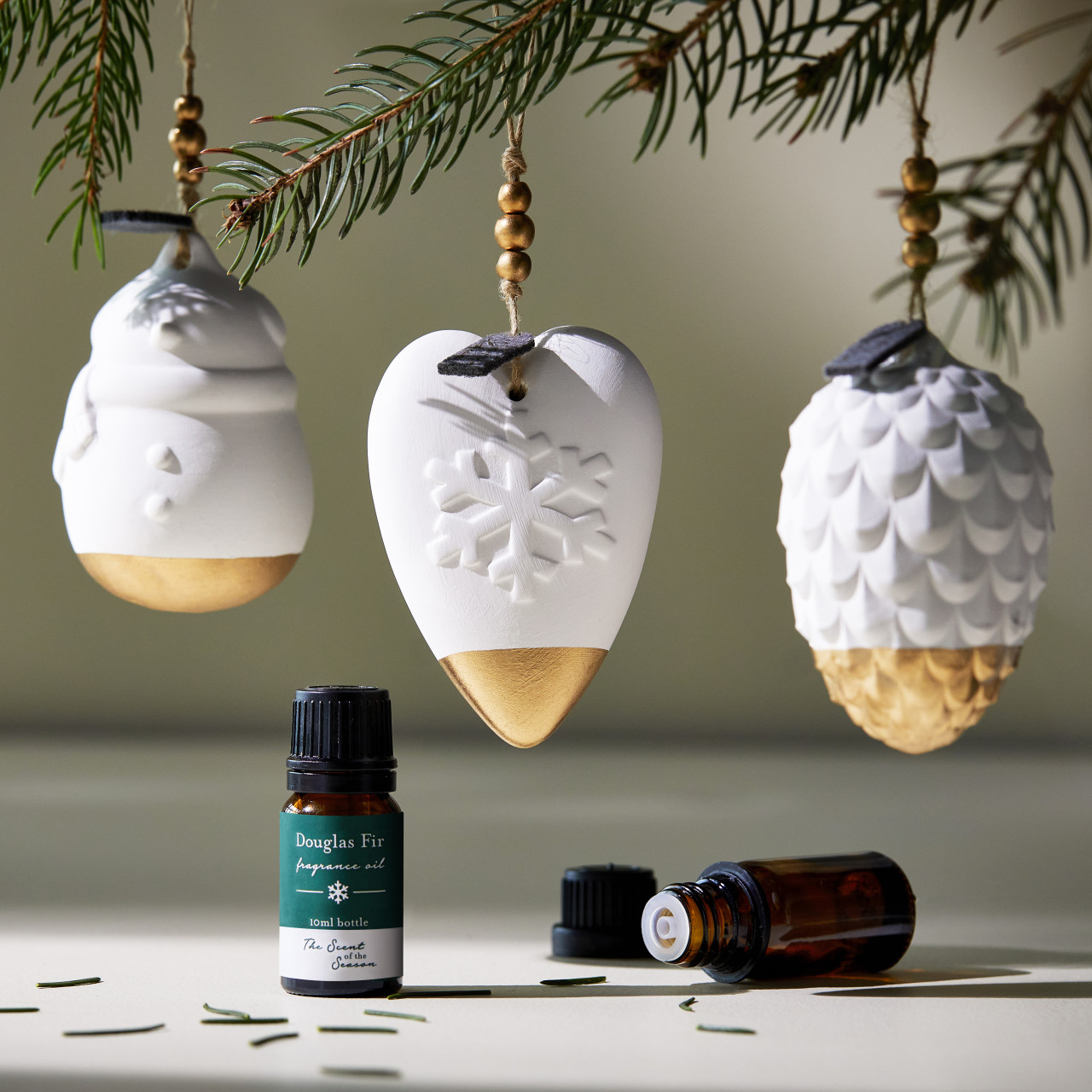 Snowman Fragrance Oil Diffuser Ornament thumbnail