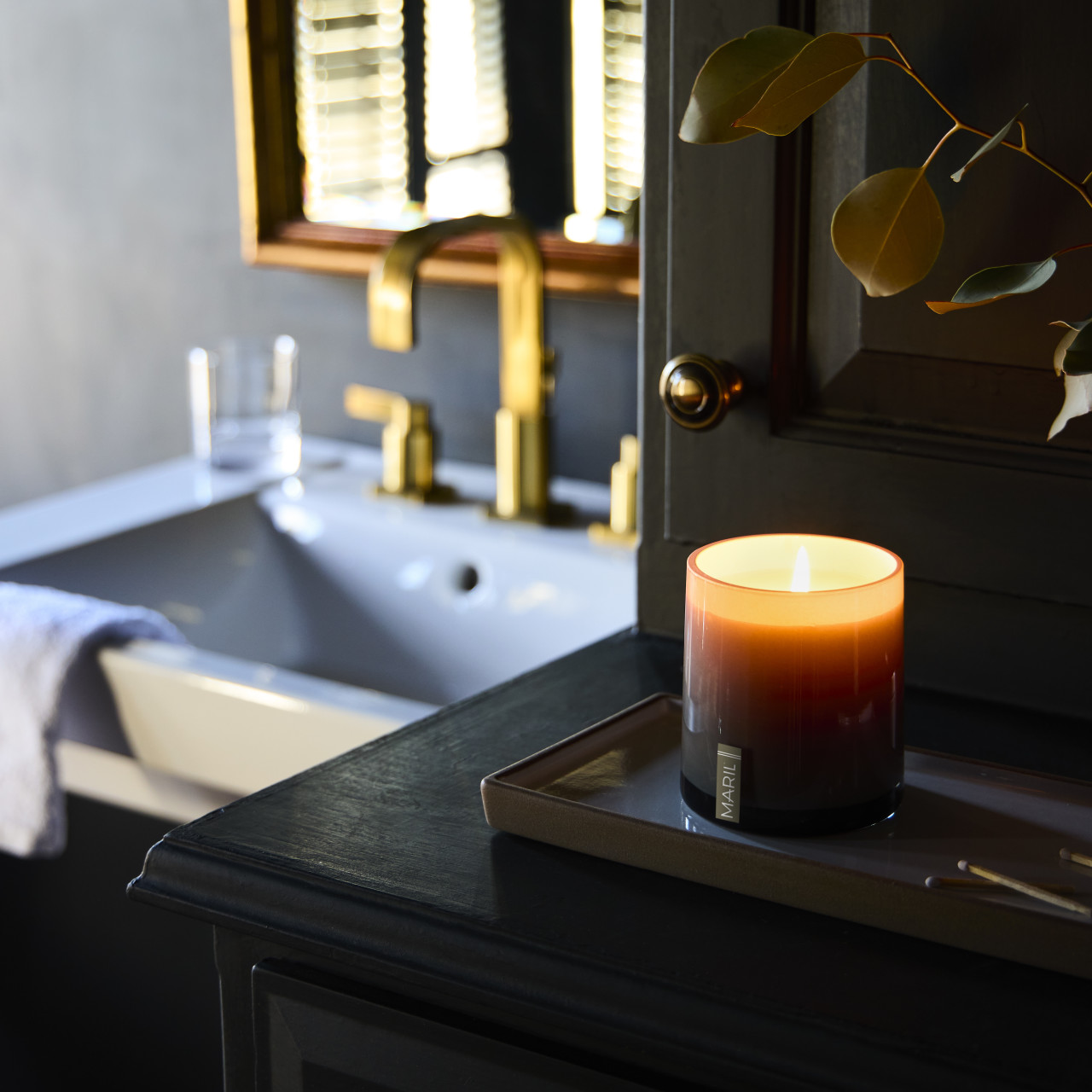 Smoked Woods 8 oz. Candle - MARIL thumbnail