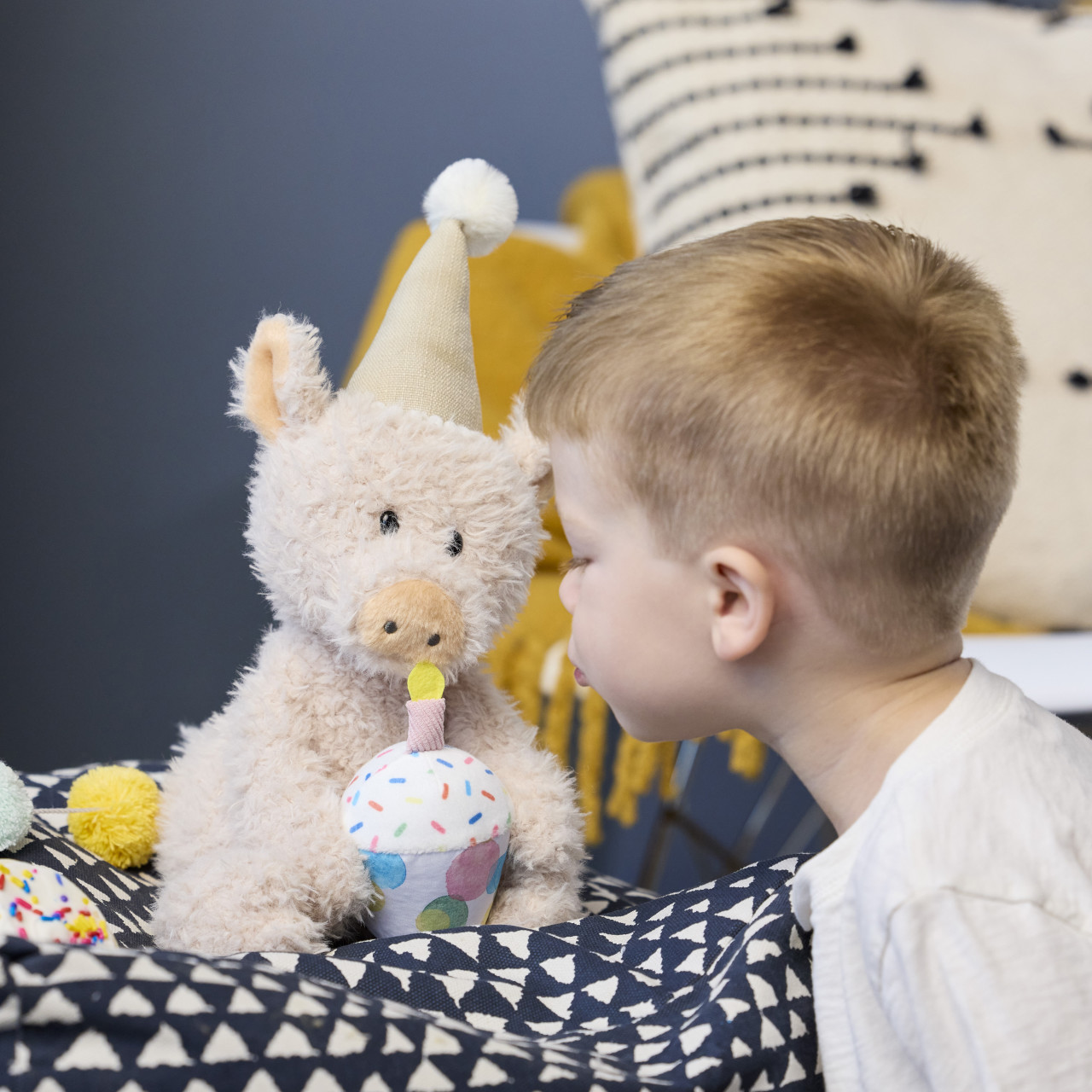 Piggy Wigg The Mechanical Singing Birthday Pig thumbnail