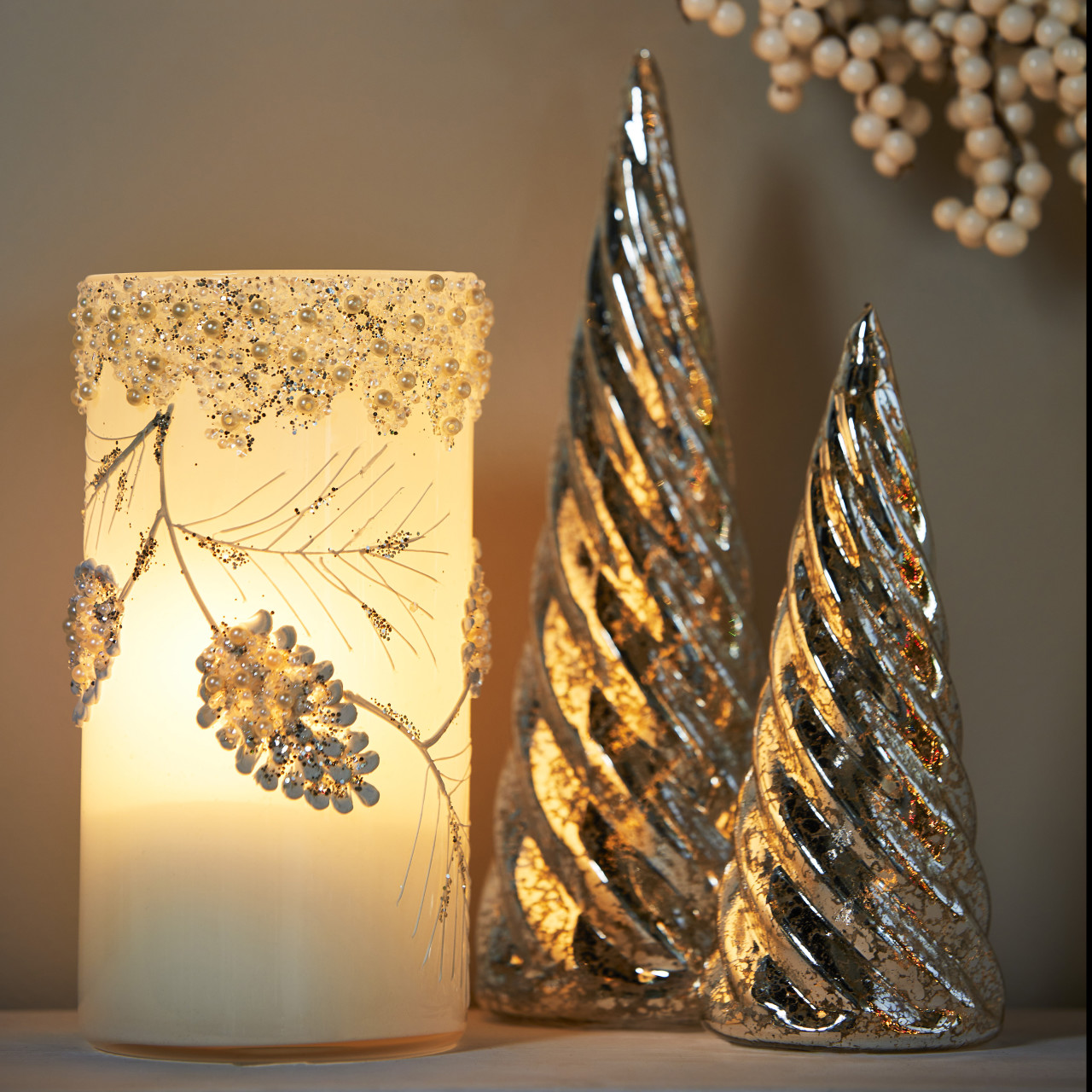 Lit Cylinder with Glitter Leaves thumbnail