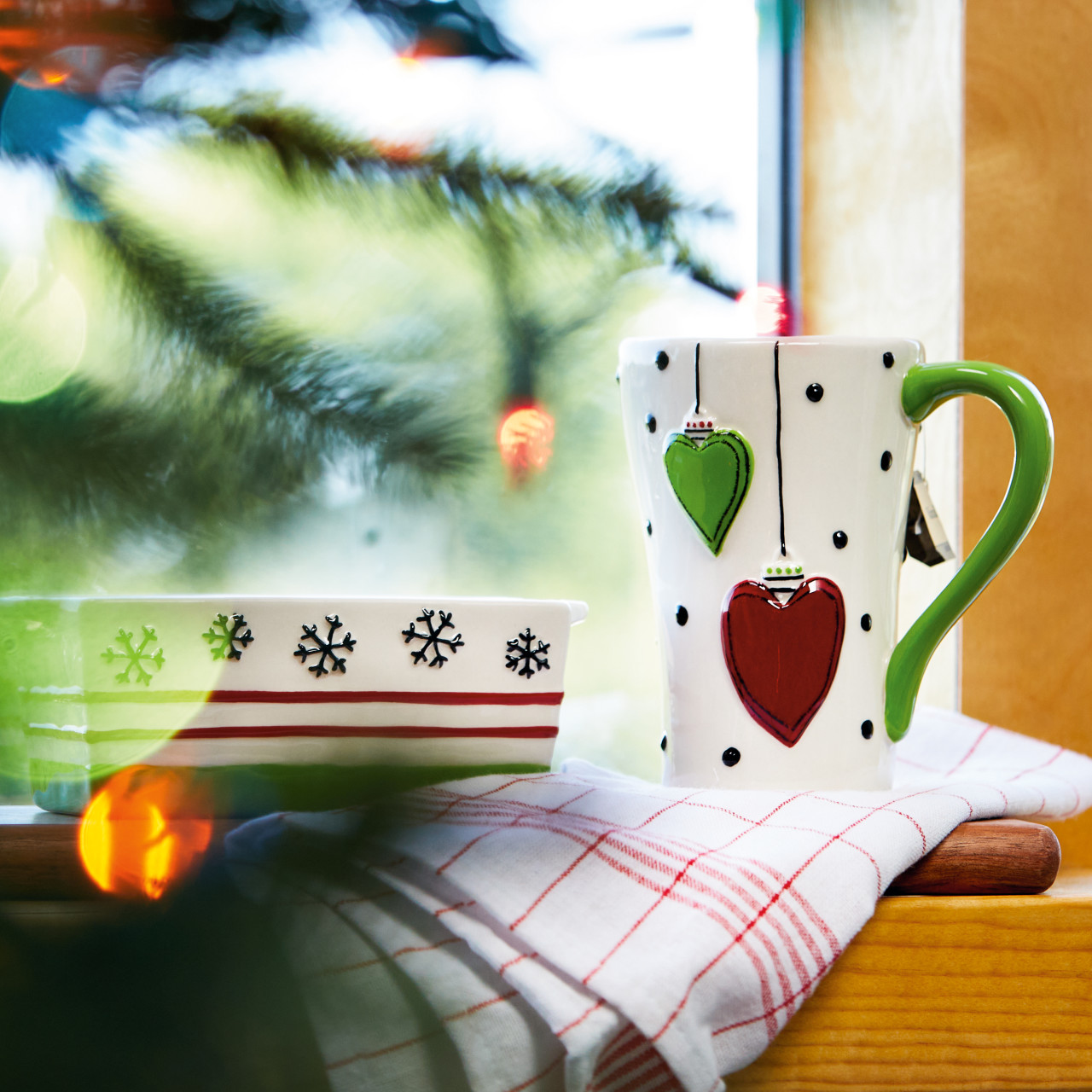 Tracy Pesche Stoneware Holiday Hearts and Dots Mug 16oz thumbnail