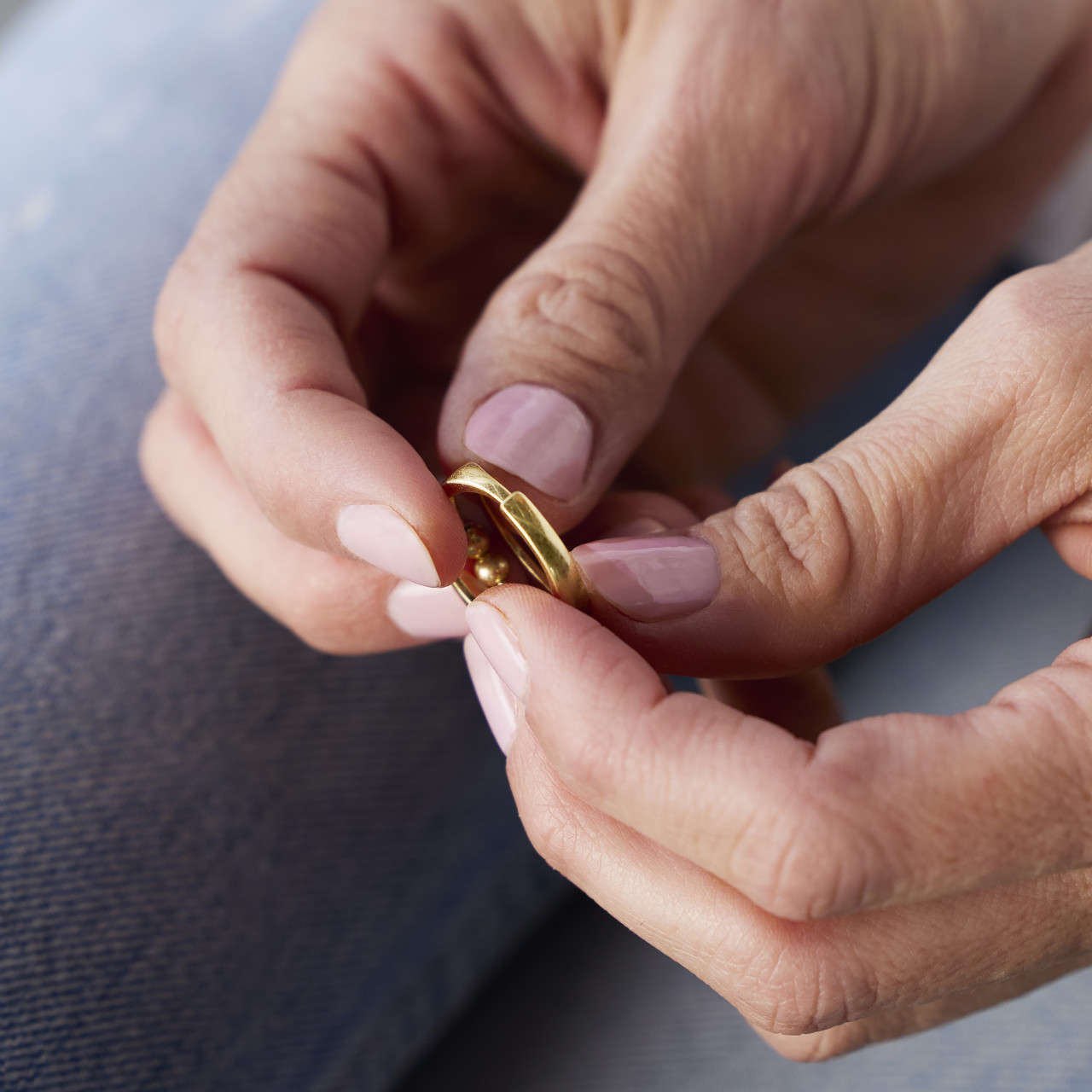 BeCalm Gold Adjustable Spinning Fidget Ring 1" thumbnail